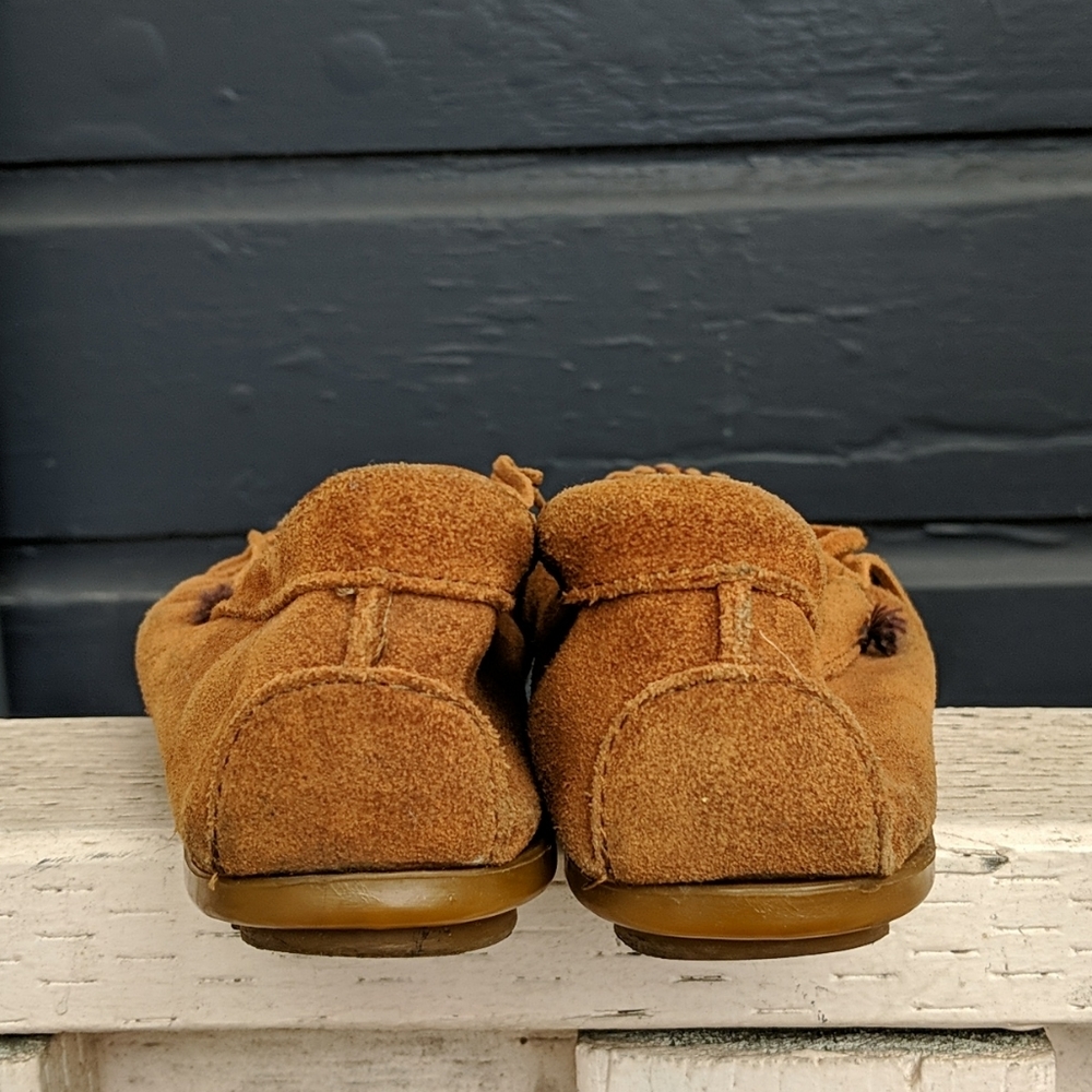 Minnetonka Fringe Moccasin, size 8 - Picture 3 of 6